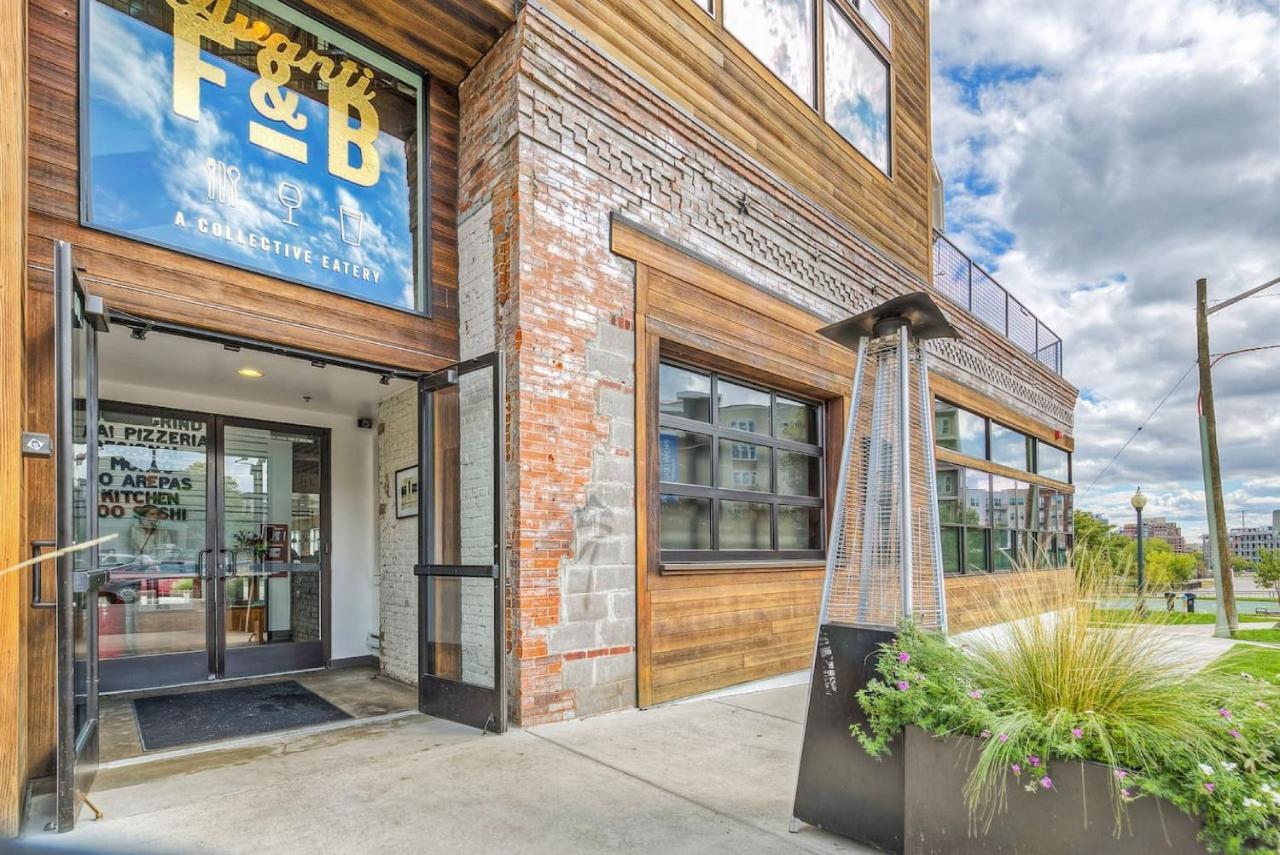 Views Rooftop Deck! Lohi/downtown Sleeps 8! Bed and breakfast Denver