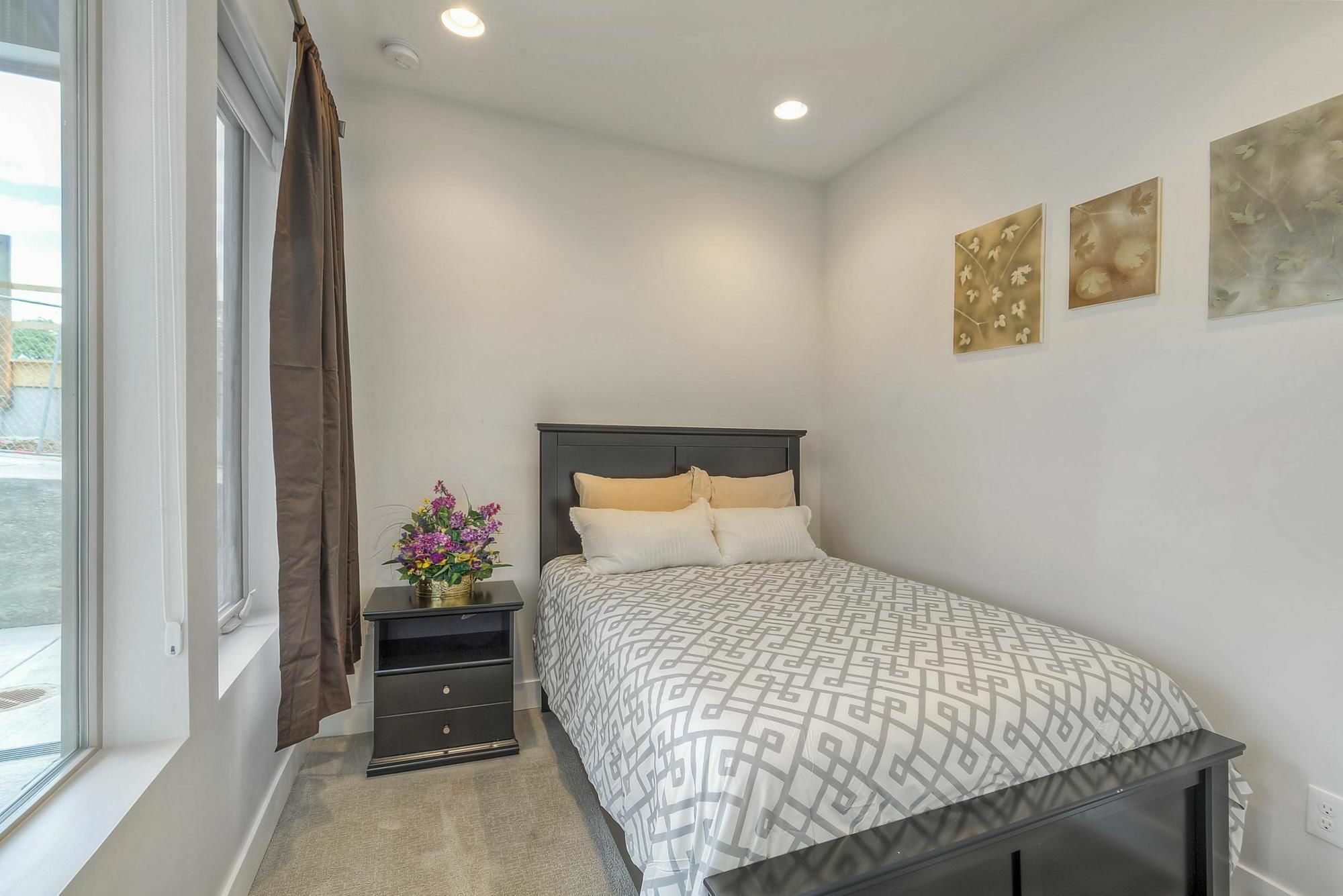Views Rooftop Deck! Lohi/downtown Sleeps 8! Bed & Breakfast